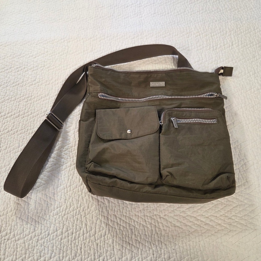 Baggallini Olive Green Nylon Multi Pocket Crossbody Travel Bag Adjustable Strap